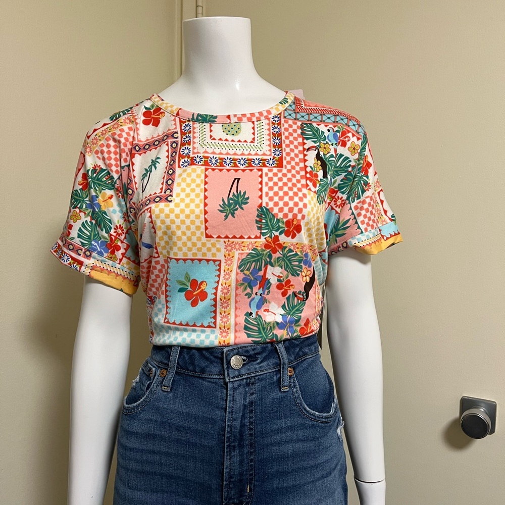 NWT - Spring/Summer Tropical print shirt - Size M